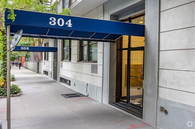 Entrance - 304-308 E 73rd St