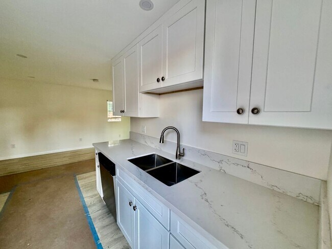 Foto del edificio - 857 W Edgehill Rd