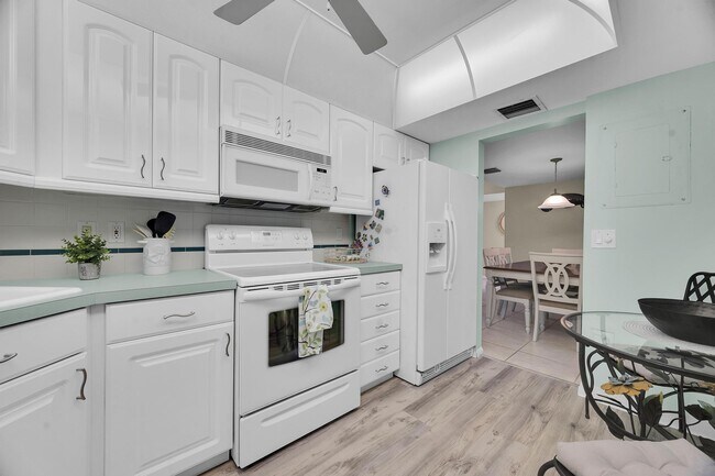 Foto del edificio - 3492 NE Causeway Blvd