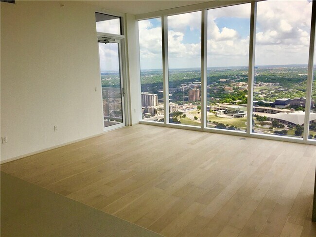 Foto del edificio - 301 West Ave