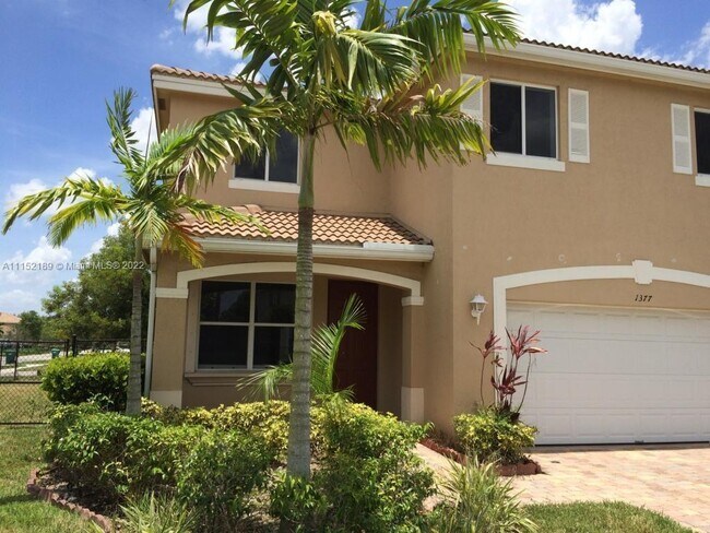 Foto del edificio - 1377 NW 204th St