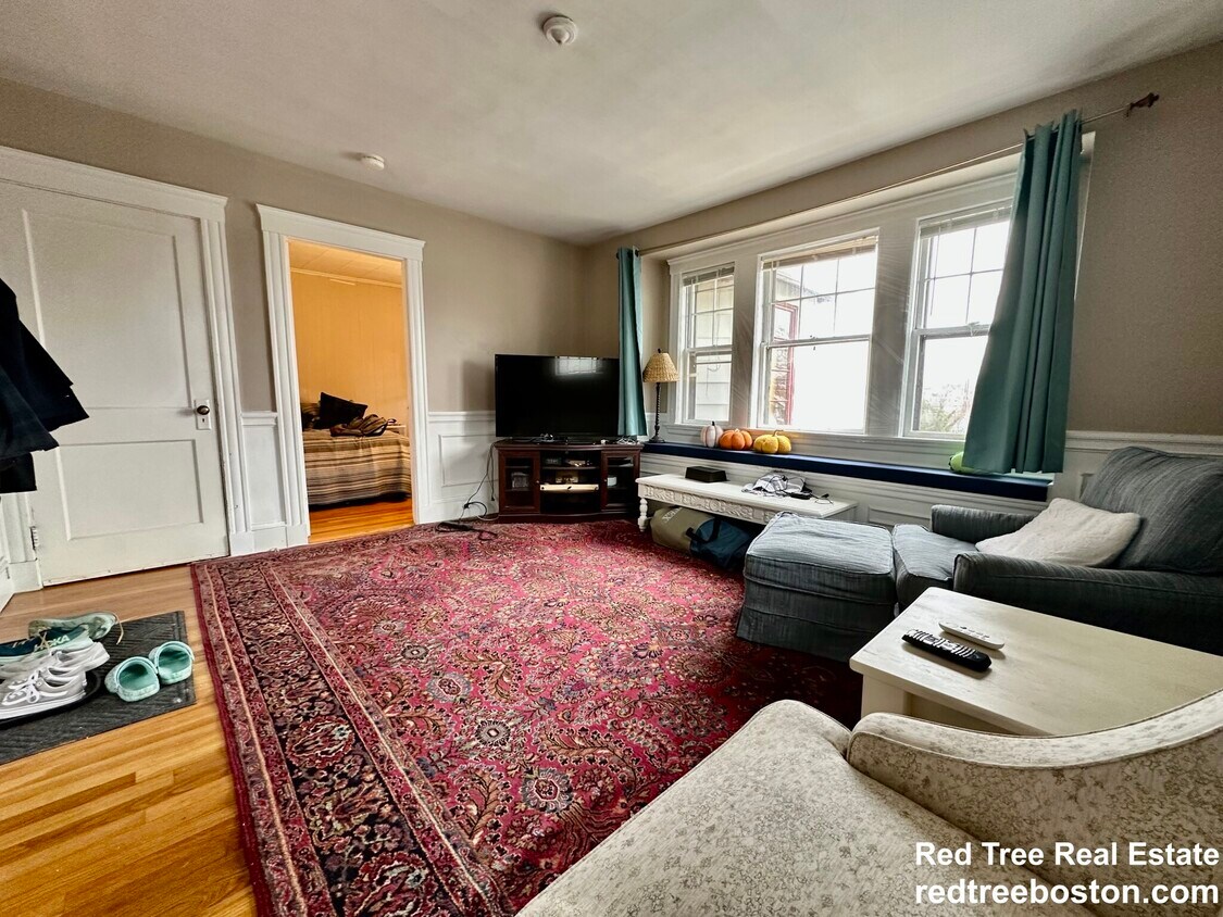 Primary Photo - 102 Bennett St