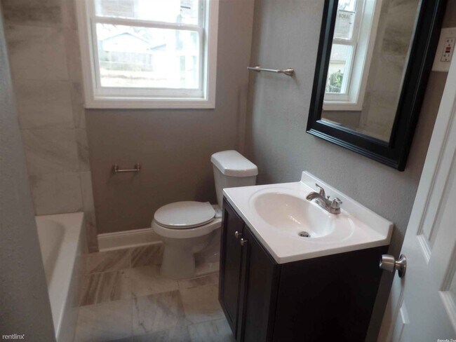 Building Photo - 2 br, 1 bath House - 1704 S Taylor St