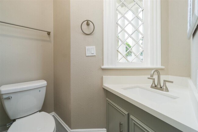 Foto del edificio - 1210 Broadway Avenue J