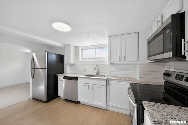 Building Photo - 4325 S Cherokee St