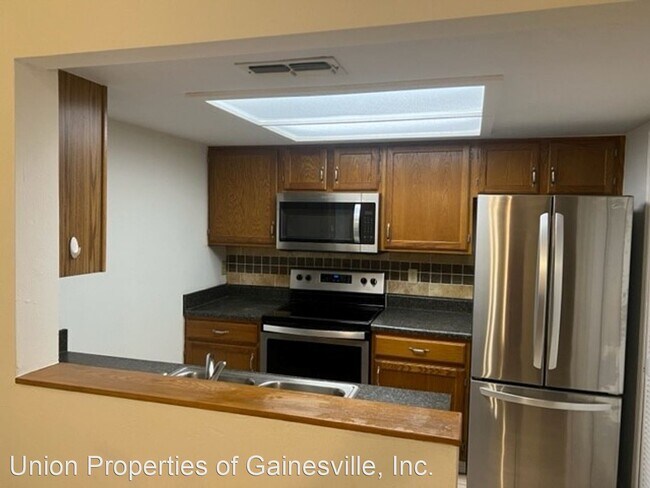 Building Photo - 2 br, 2 bath House - 5526 SW 8th Place