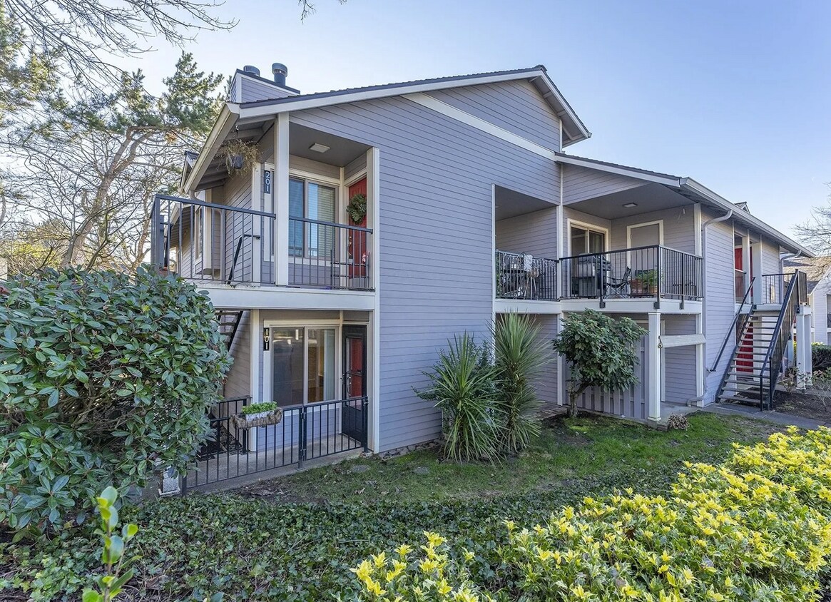 Primary Photo - 2 bed, 2 bath rental condo in Lake Oswego ...