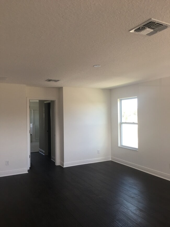 Building Photo - 5 BED Home in  Black Lake Preserve!!! WINT...