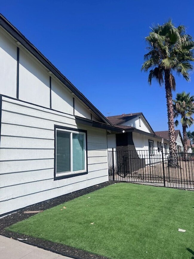 Foto del edificio - Spacious 1 Bed / 1 Bath Apartment in Colton!