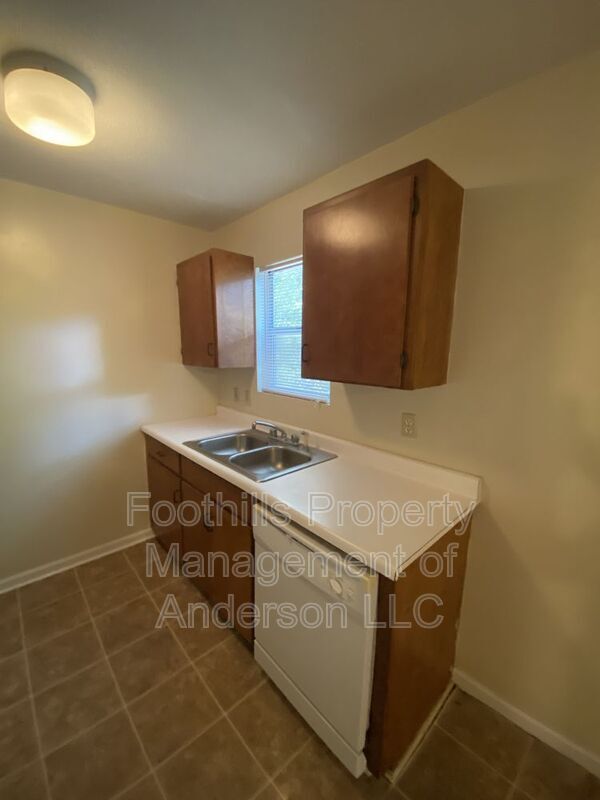Building Photo - 208 Old North Church Rd