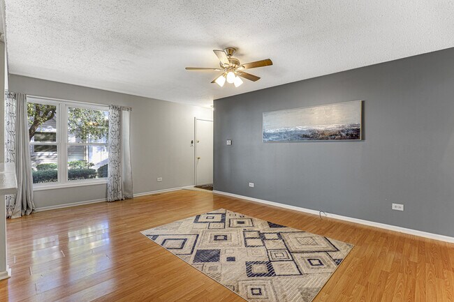 Building Photo - 1060 Inverrary Ln