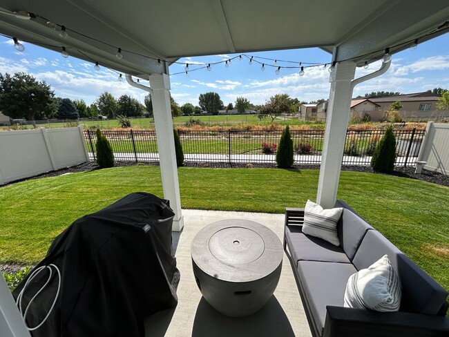 Building Photo - 11049 W Hidden Pt St