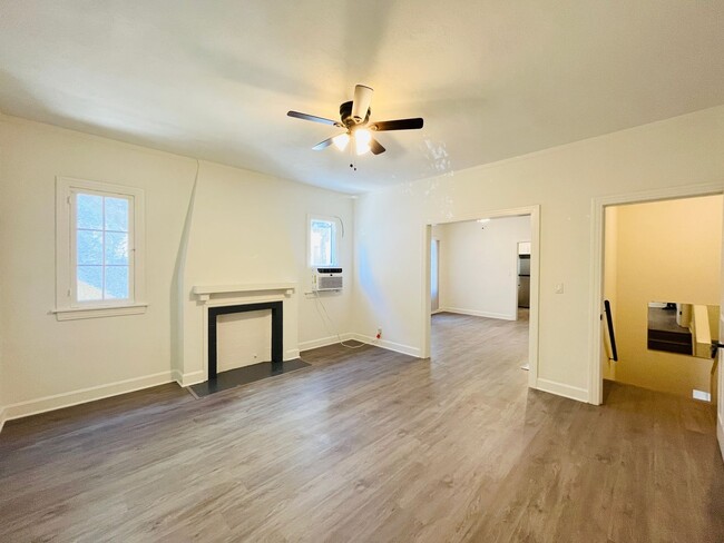Building Photo - Fresh & Fabulous Upper Level Glendale One ...