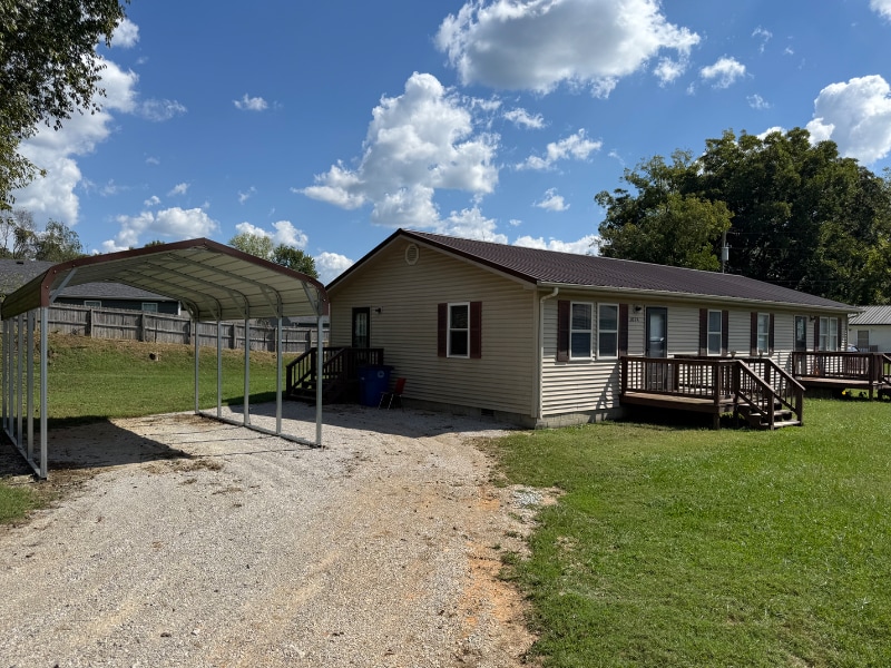 Primary Photo - 105 Combs Blvd
