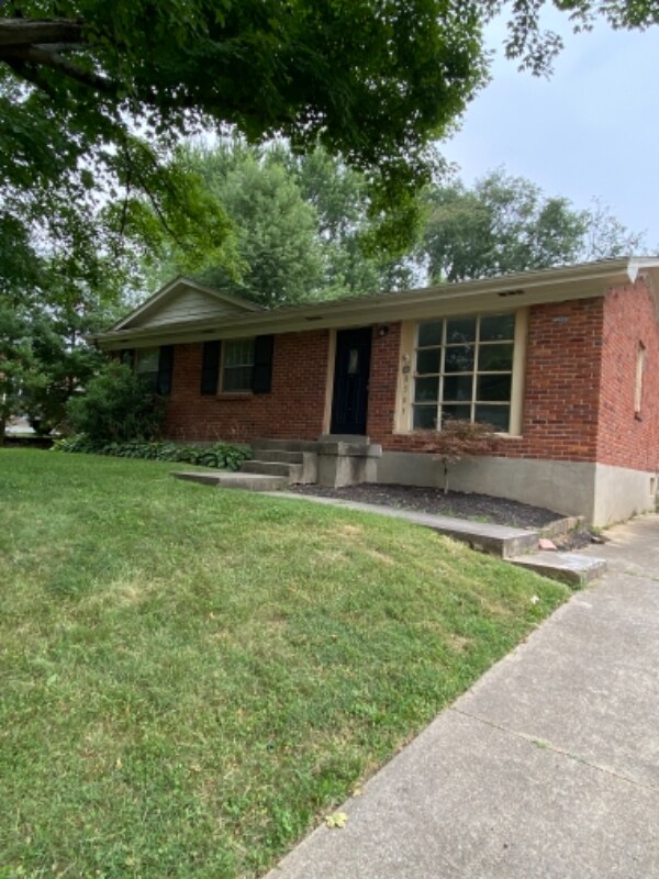 Primary Photo - 8505 Robin Hill Dr