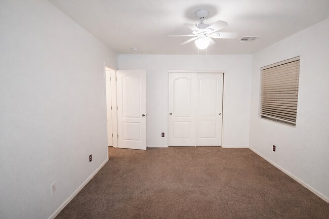 Foto del edificio - Huge house  great location