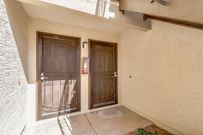 Building Photo - 1st floor remodeled unit