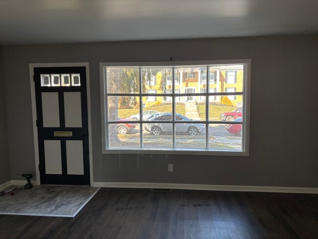 Living Room - 1416 Henley Rd