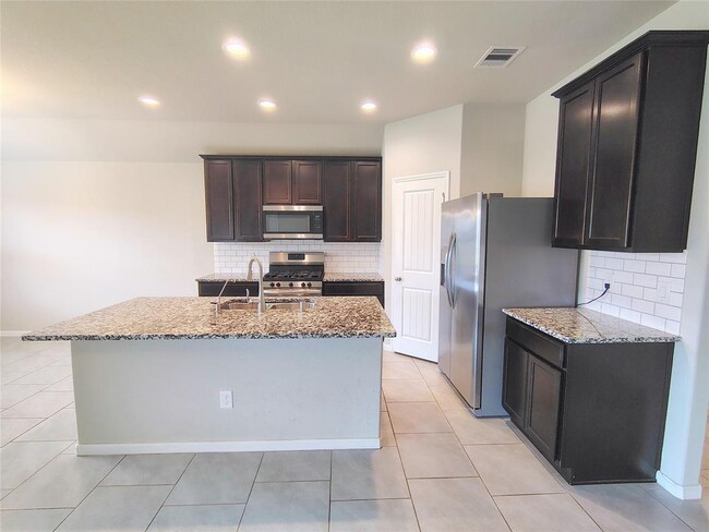 Foto del edificio - 18315 Pin Oak Lake Dr
