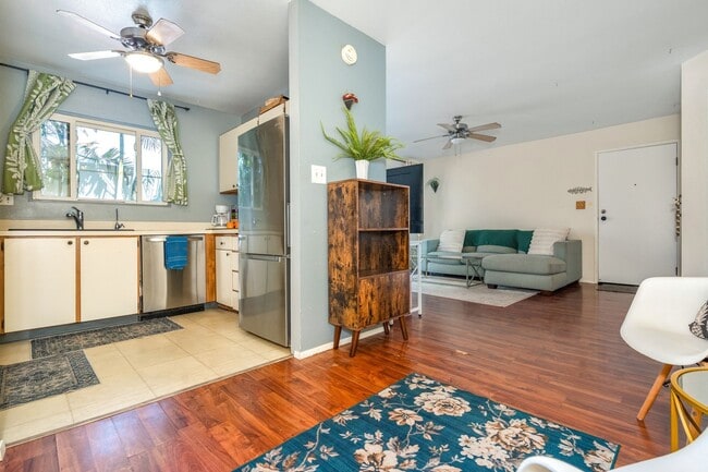Building Photo - 3 bed- $3500 - Available now!! Furnished.
