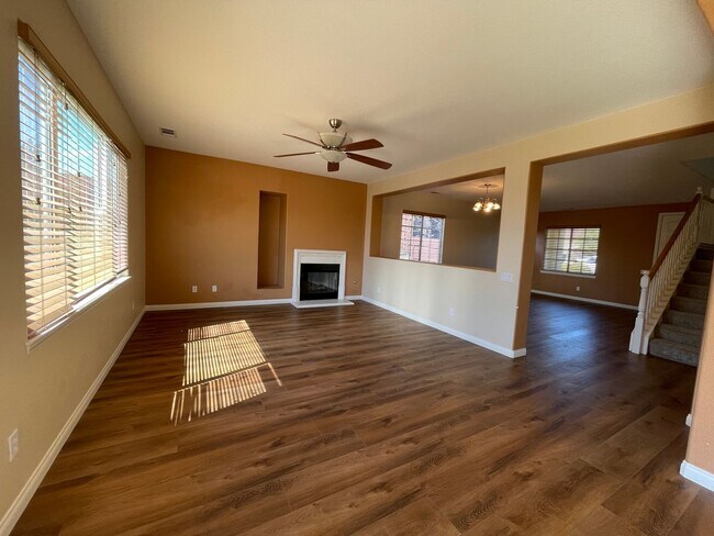 Foto del edificio - Desirable Providence Landing Home