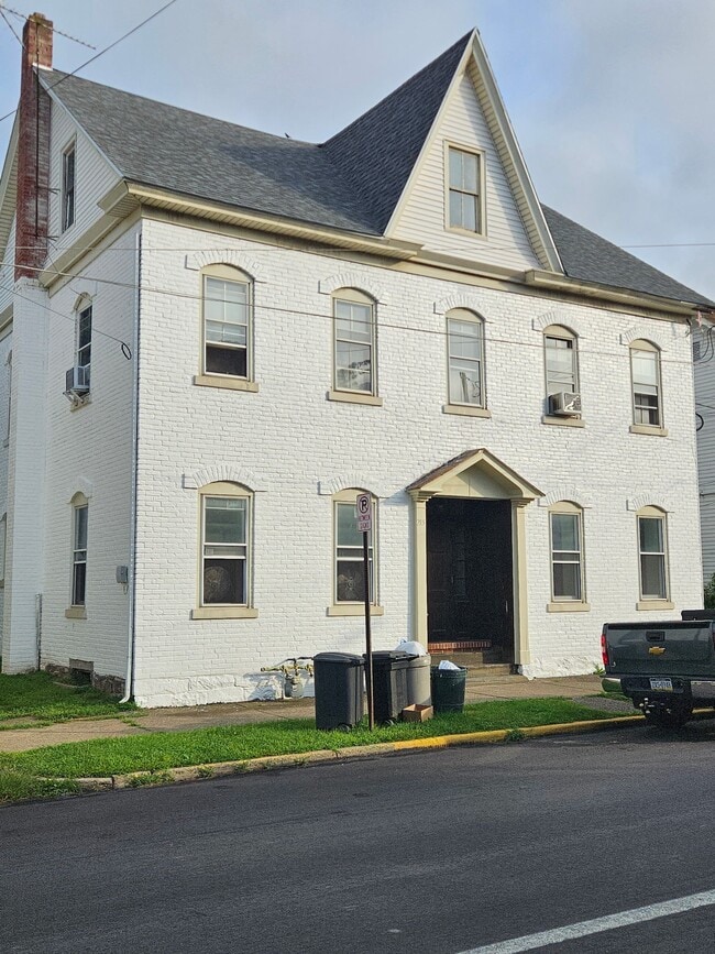 Building Photo - 215 E Front St