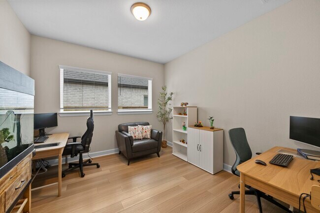 Foto del edificio - 7214 Oak Grv Trl