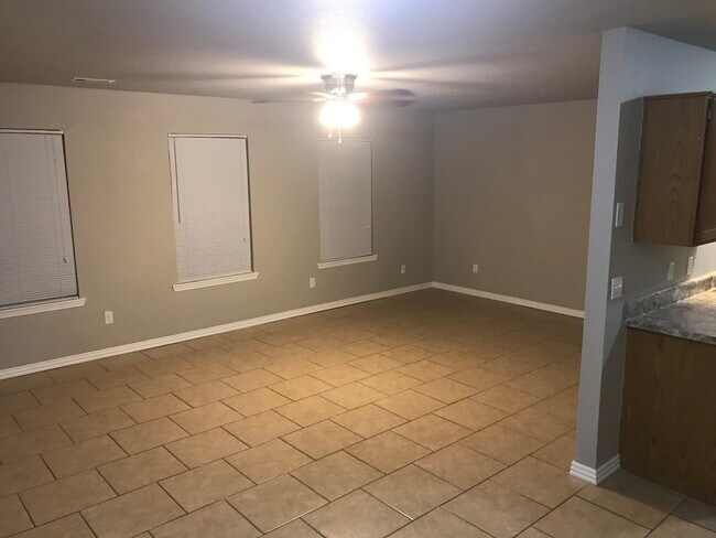 Viviendo - 1382 N Dawn Dr