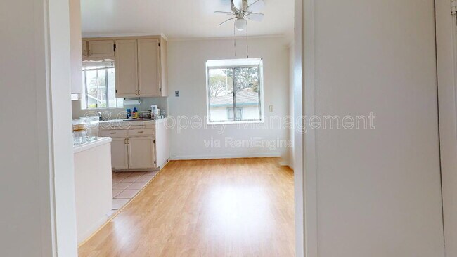 Foto del edificio - 281 Pine Ave