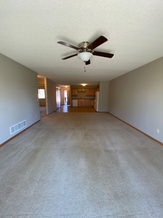 Building Photo - 2 Bedroom Townhome