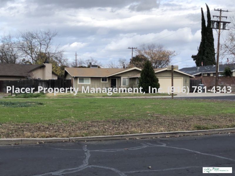 3 Bedroom 1 bath Home w/Big Backyard - 3 Bedroom  1 bath Home w/Big Backyard