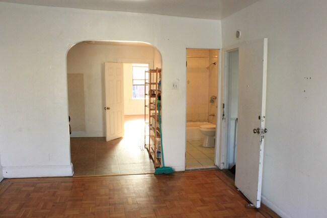 Building Photo - 152 Graham Ave