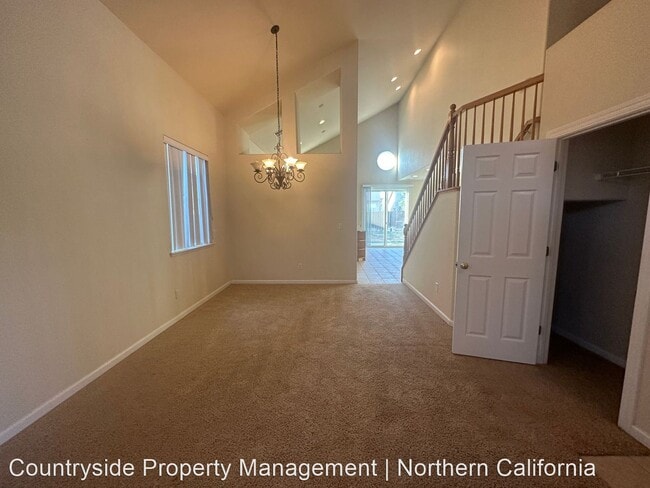 Building Photo - 3 br, 2.5 bath House - 4631 Hutchinson Ln