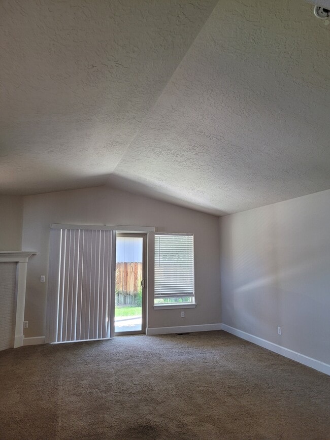 Building Photo - 3170 NE Coho St