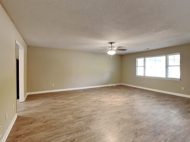Building Photo - 260 Meadow View Dr