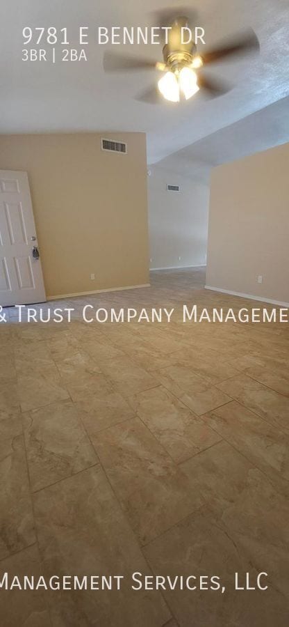 Foto del edificio - 9781 E Bennett Dr