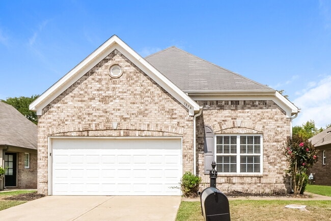 Building Photo - 9894 White Poplar Dr