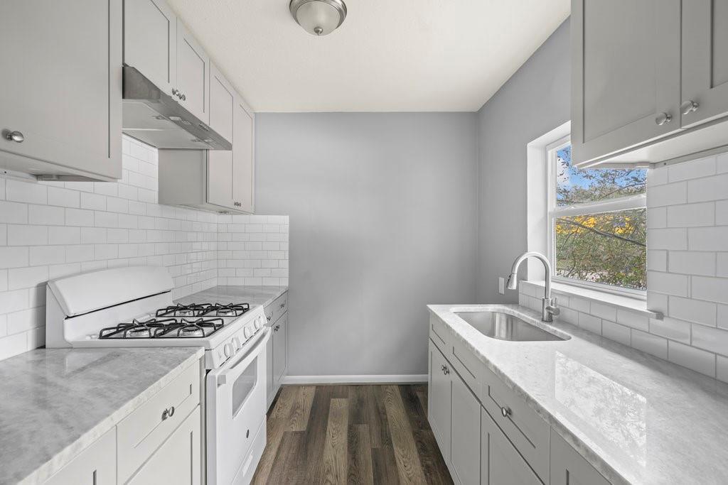 2324 Cedar Dr Unit 4, La Marque, TX 77568 Room for Rent in La Marque