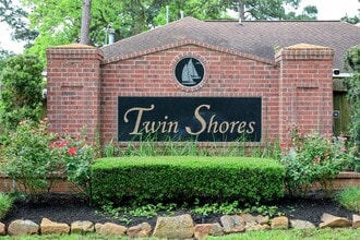 Building Photo - 9948 Twin Shores Dr Building Photo - 9948 Twin Shores Dr