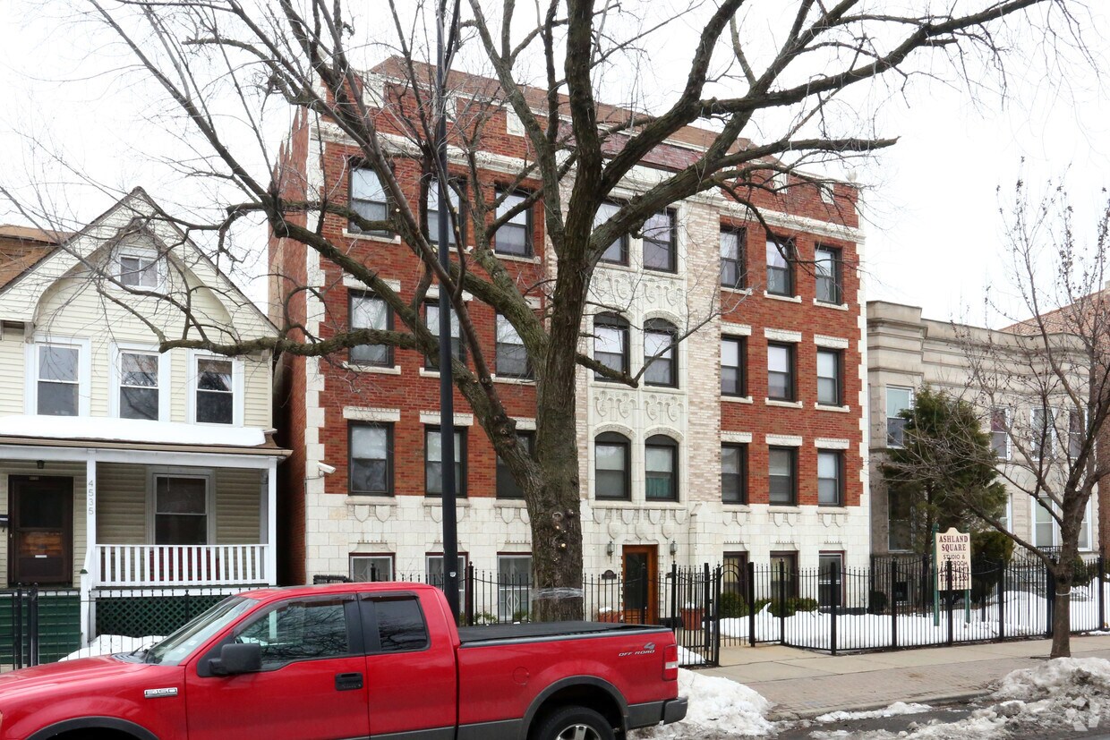 Building Photo - 4531 N Ashland Ave