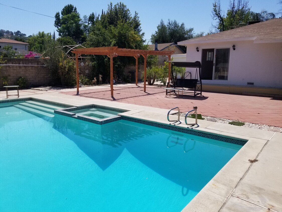 Foto principal - 5012 Enfield Ave