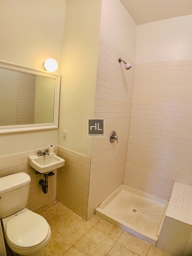 Building Photo - Large 3 BR Duplex with Private Yard