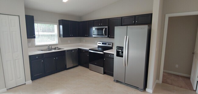 Foto del edificio - 682 SW Paar Dr