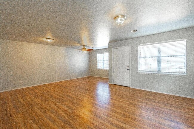 Foto del edificio - 733 N Norman Ave