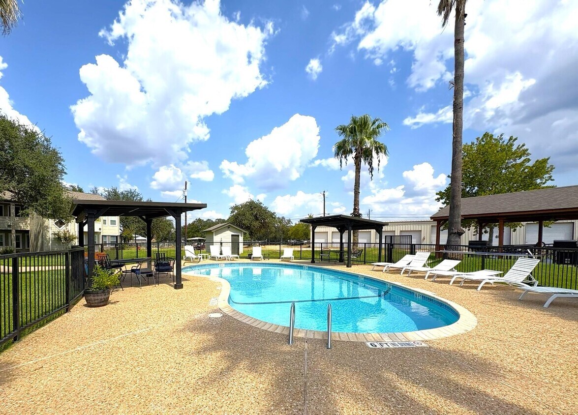 Foto principal - 604 Highcrest Dr