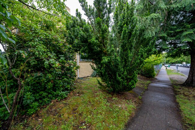 Building Photo - 4742 19th Ave NE