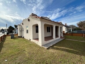 Building Photo - 6 W 23rd St