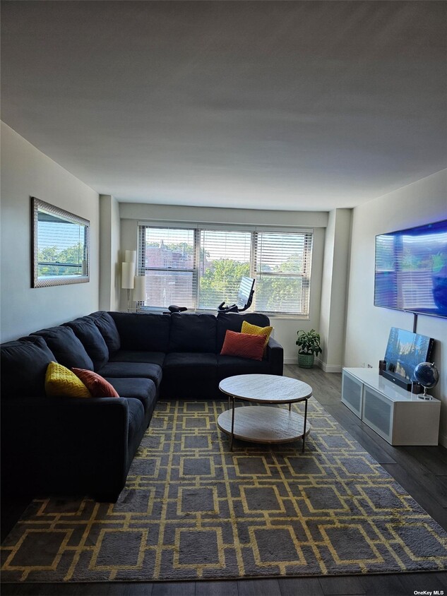 Foto principal - 175-20 Wexford Terrace