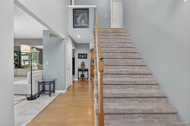 Foto del edificio - 2825 Long Meadow Ln