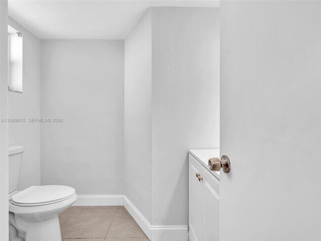 Foto del edificio - 1770 NE 191st St